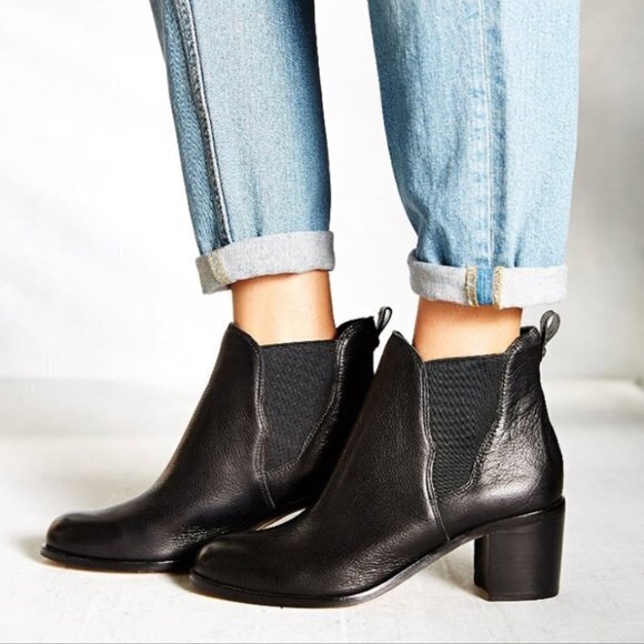 Sam Edelman Justin Black Leather Almond Toe‎ Block Heel Chelsea Bootie - Picture 1 of 10
